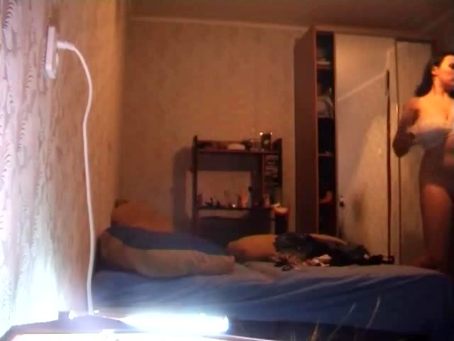 Amateur girlfriends change before spycam